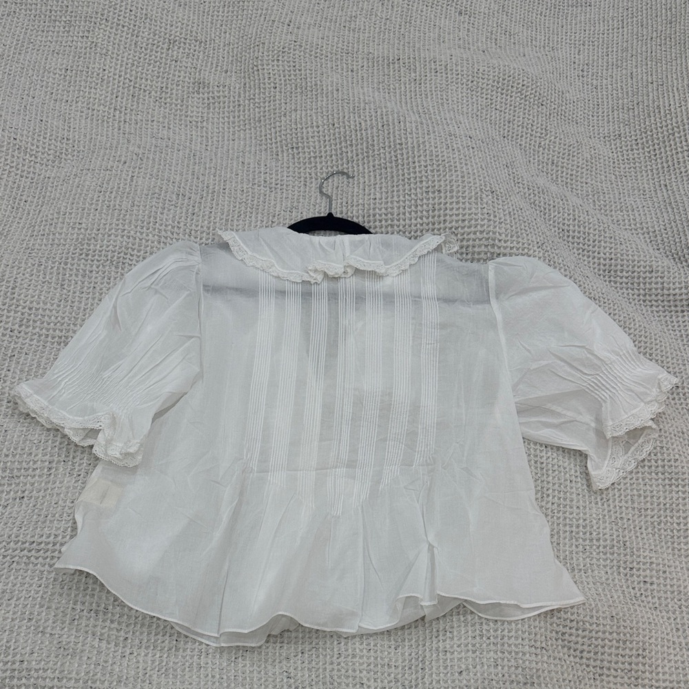 Doen Henri White Ruffled Front Button Women's Blouse - Picture 5 of 5